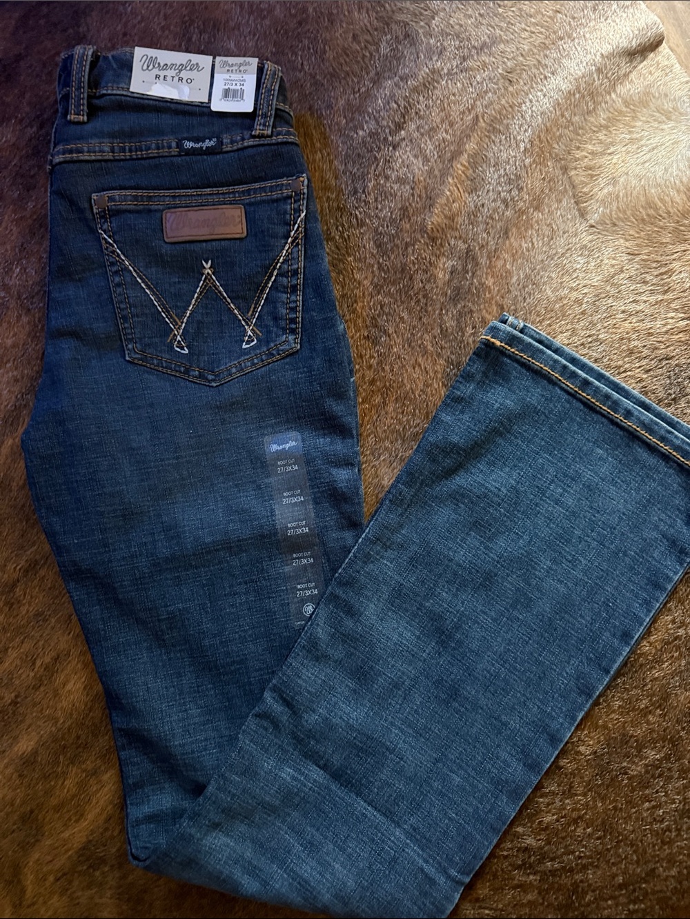 Wrangler women’s dark blue Jeans with Contrast Stitching